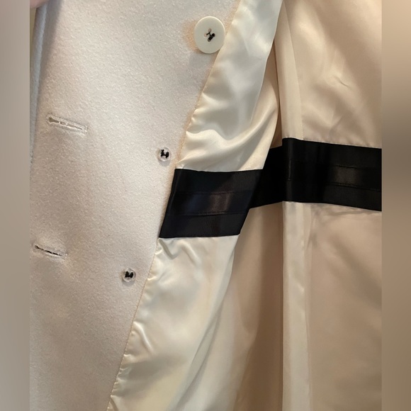 BNWT Size 8 DKNY coat. Never worn.Has been kept in a protective bag. - Picture 6 of 8